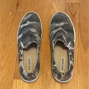 Steve Madden Women Gills Sneaker